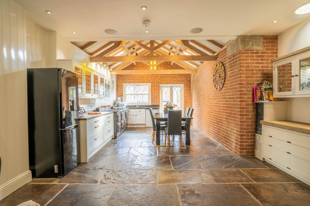 Property photo 2 of 15 Image