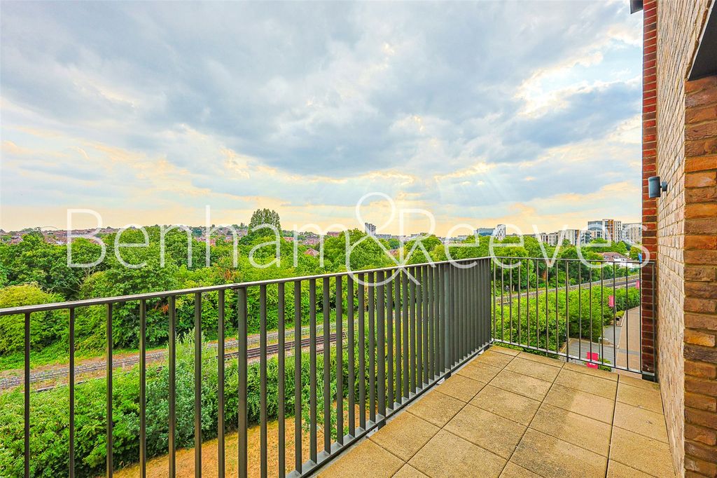 Property photo 2 of 19 Picture No. 03