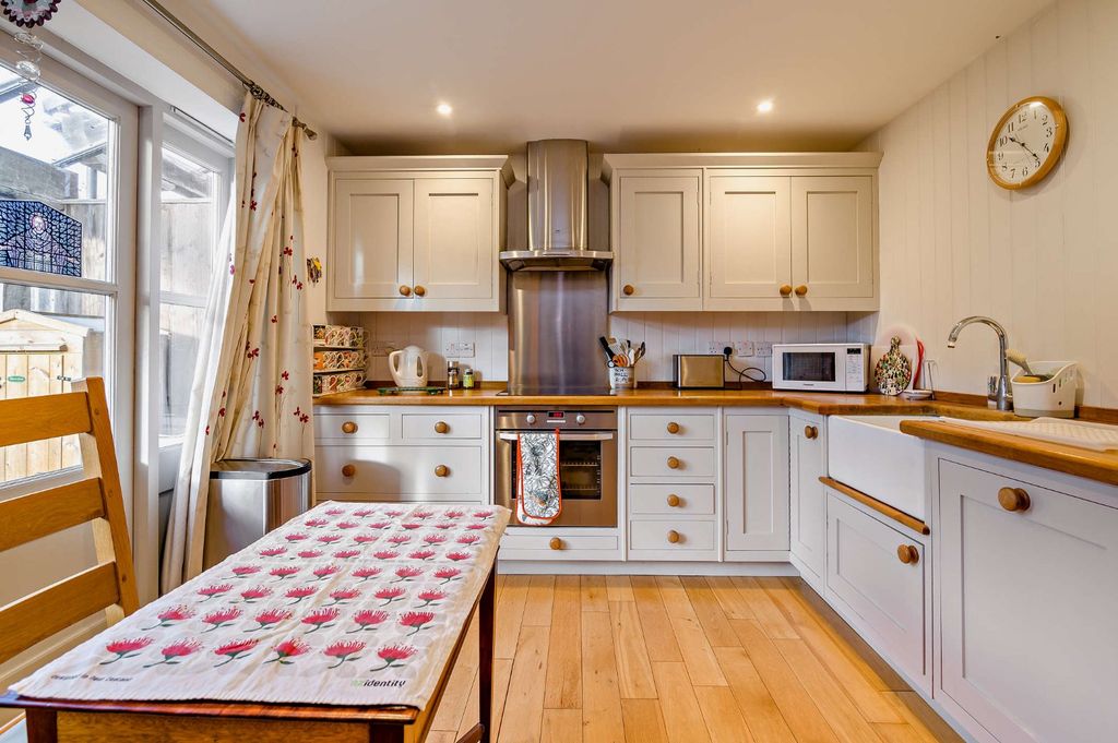 Property photo 2 of 11 Picture No. 12