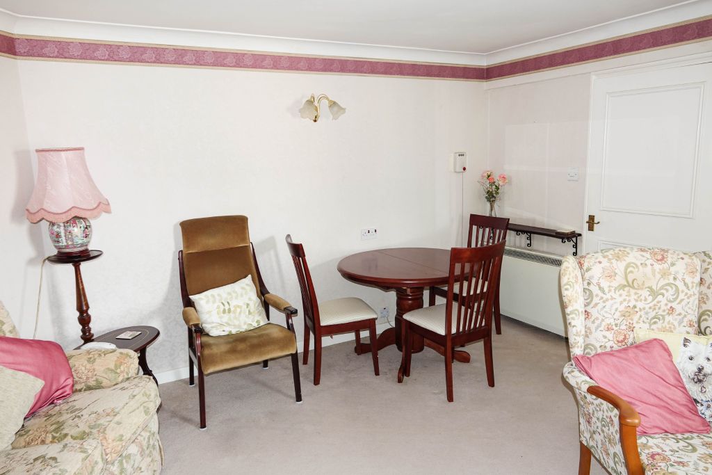 Property photo 2 of 8