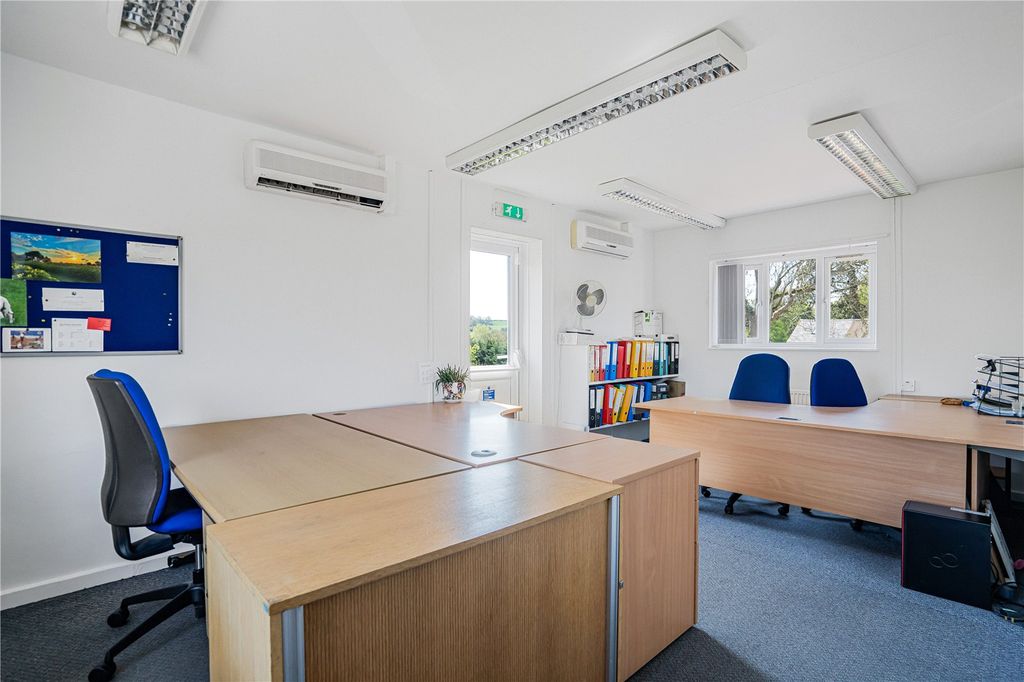 Property photo 2 of 7 Office
