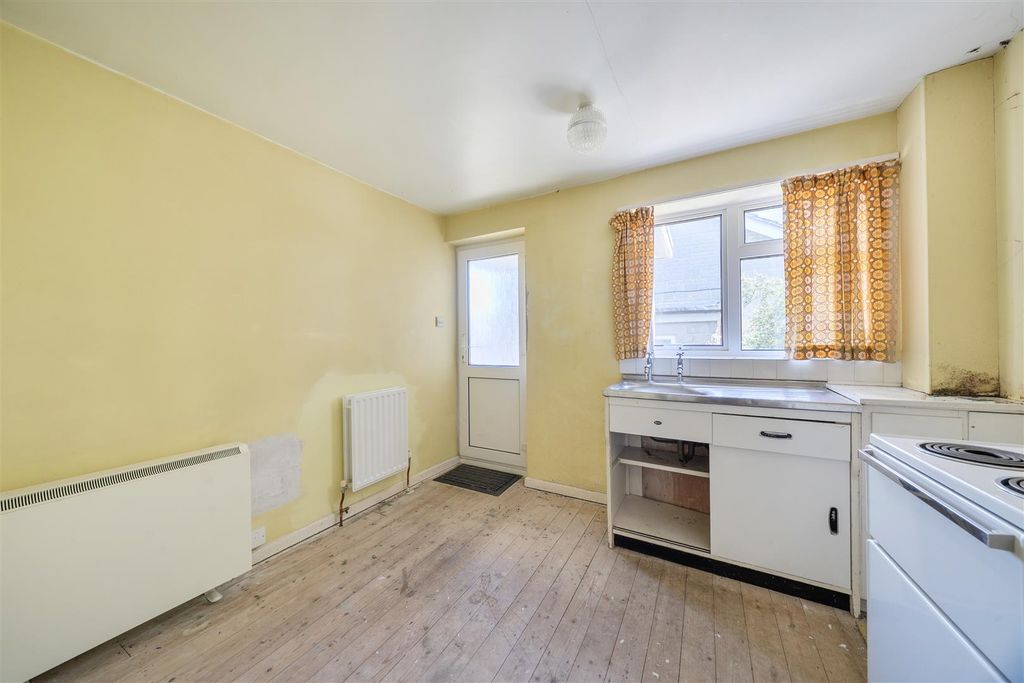 Property photo 3 of 13 Kitchen