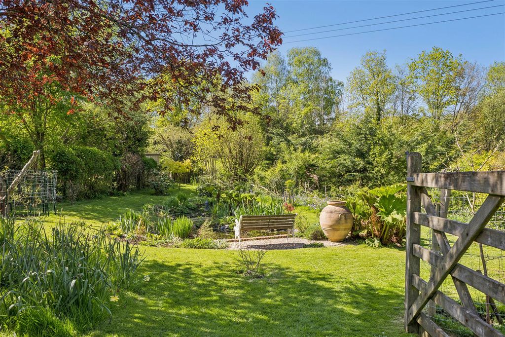 Property photo 2 of 30 Gardens