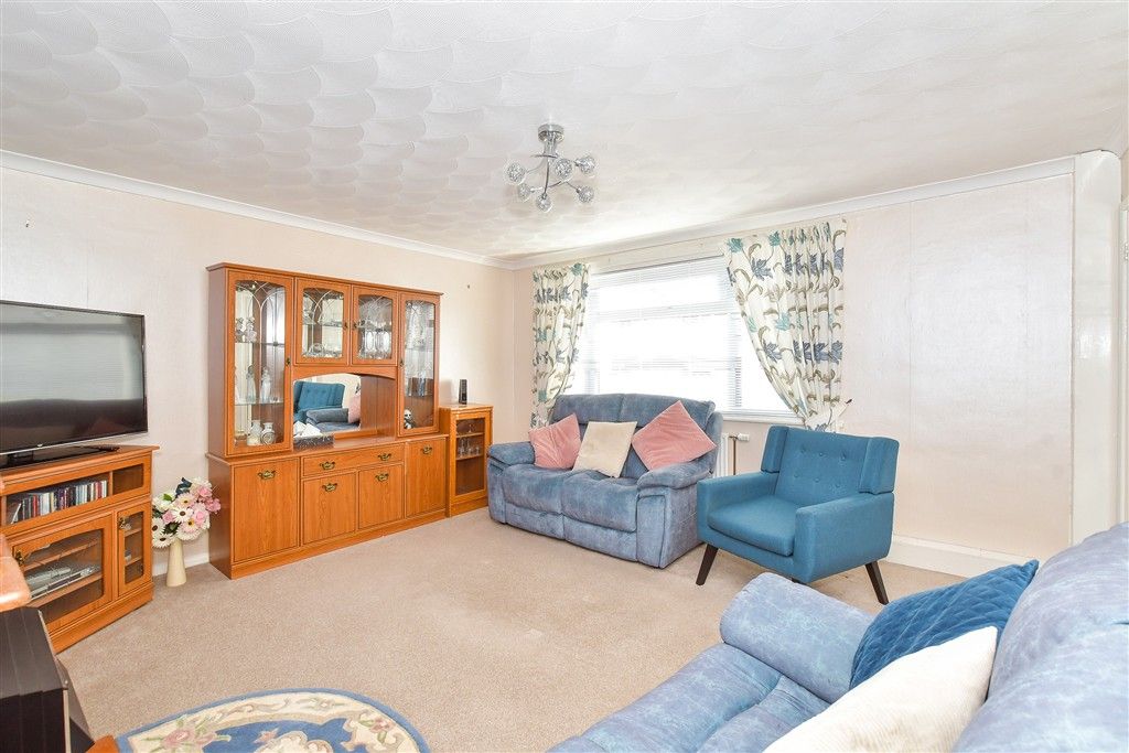 Property photo 2 of 9 Lounge