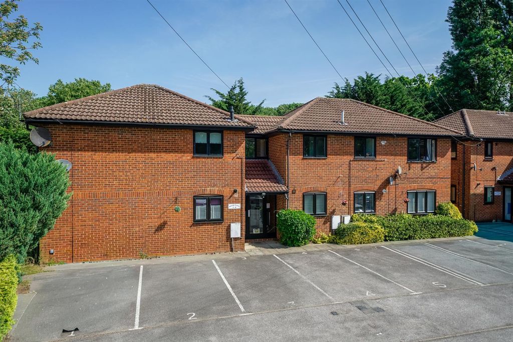 Property photo 1 of 9 3-Holme-Place-4692.Jpg