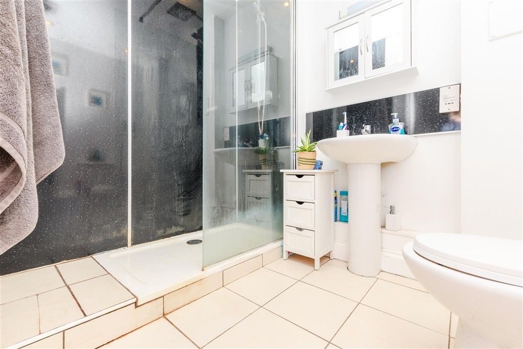 Property photo 1 of 8 Shower Room