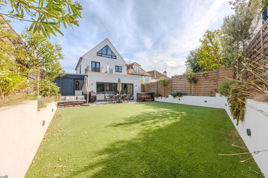 Property photo 3 of 37