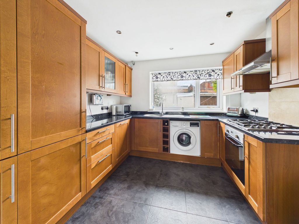 Property photo 3 of 17 Kitchen