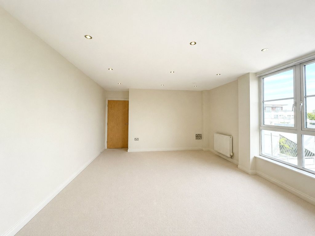 Property photo 3 of 8 Picture No. 14