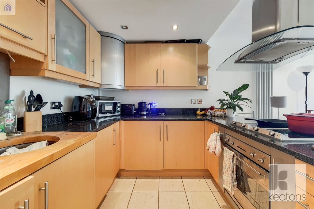 Property photo 3 of 6 Kitchen