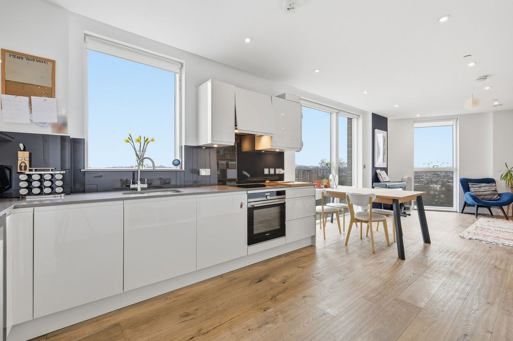 Property photo 2 of 24