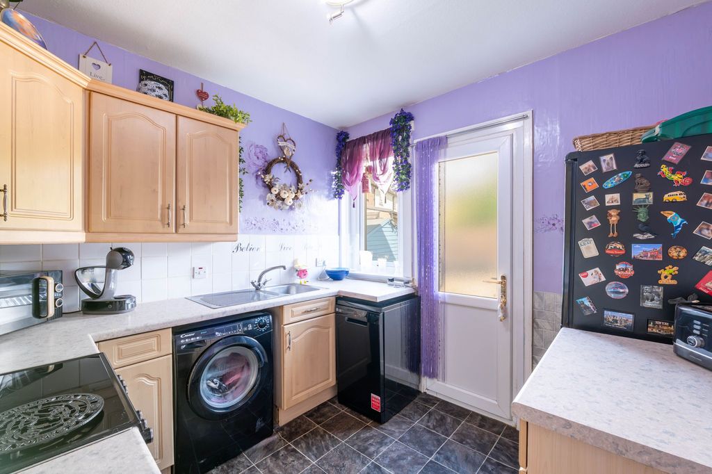 Property photo 3 of 20