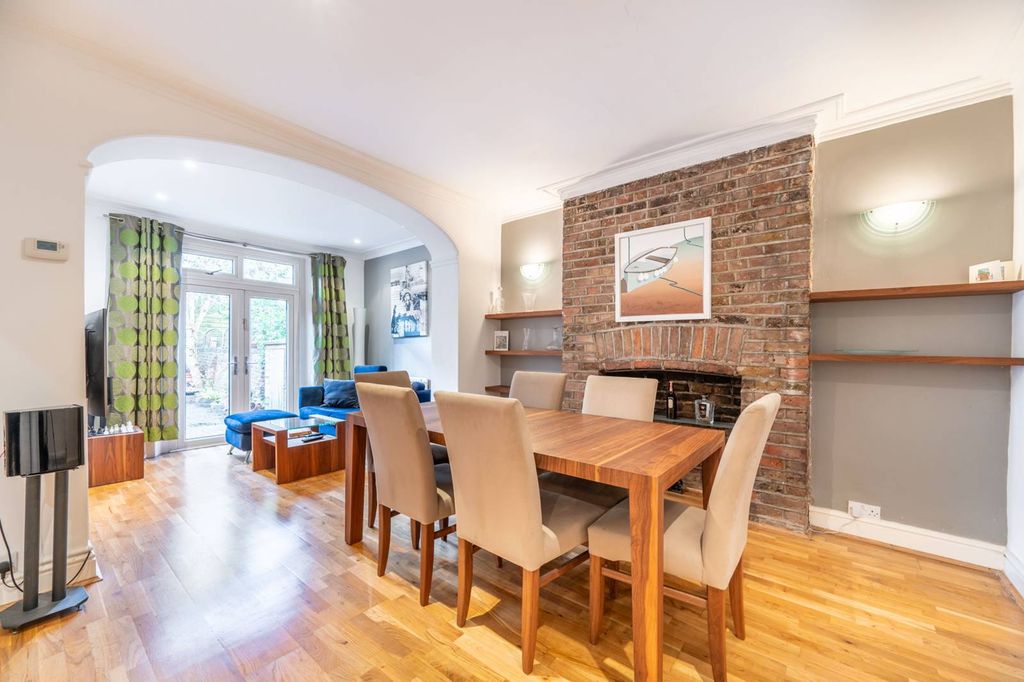 Property photo 2 of 17