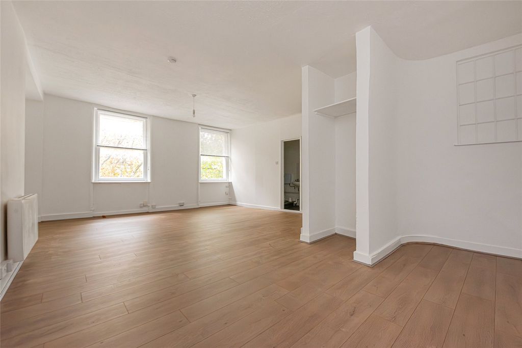 Property photo 2 of 6 Picture No. 13