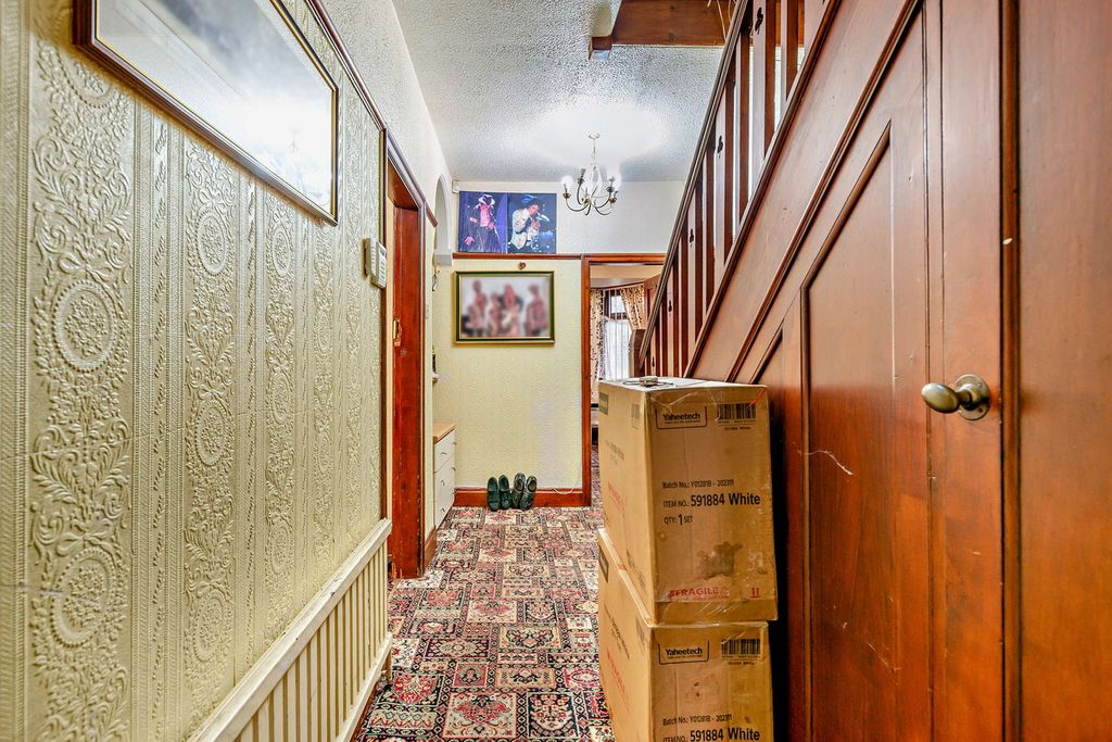 Property photo 2 of 29