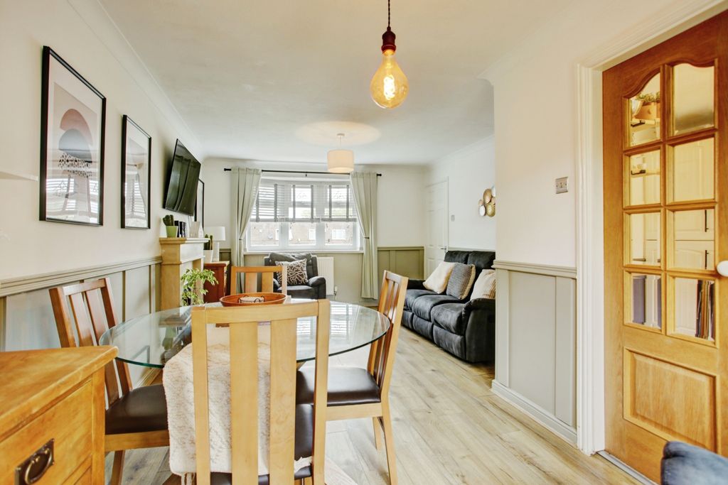 Property photo 3 of 15 Dining Area