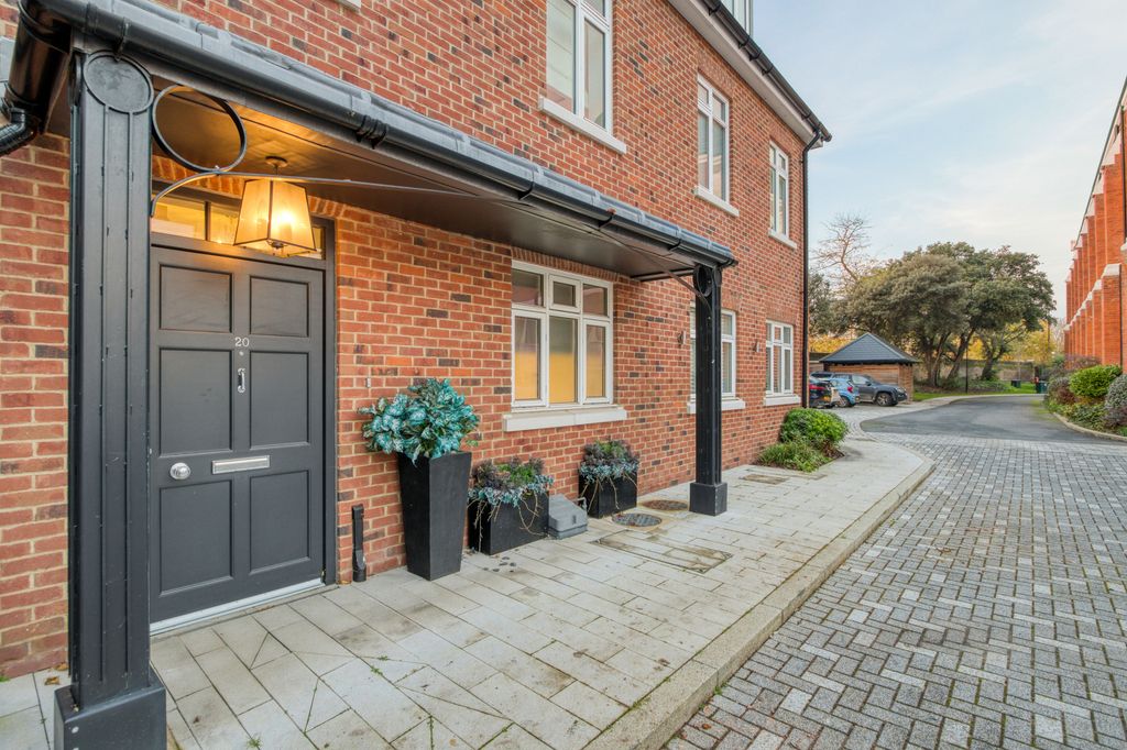 Additional image 26 of 4 bed semi-detached house for saleEgerton Drive, London, Greater London TW7