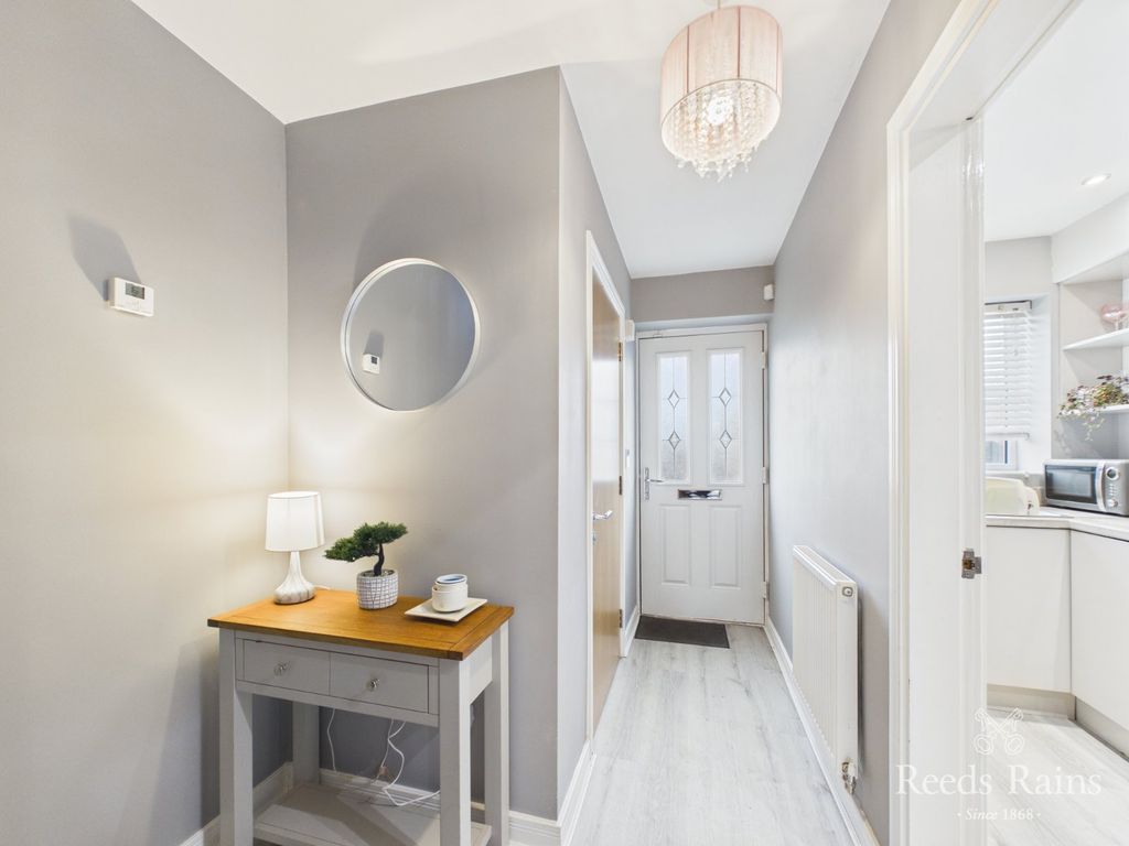 Property photo 3 of 22 Entrance Hall