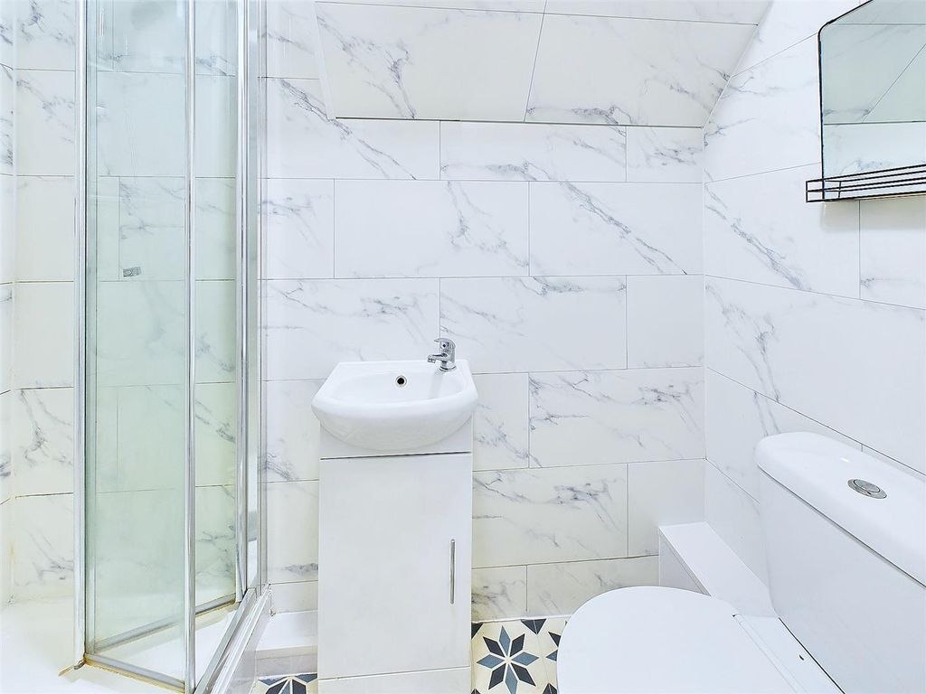 Property photo 3 of 6 Cam03736G0-Pr0030-Still027.Jpg