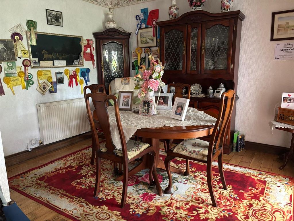 Property photo 3 of 18 Dining Area