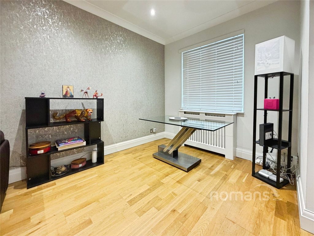 Property photo 3 of 11 Dining Area