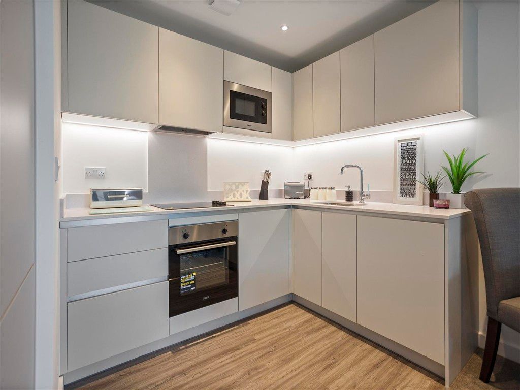 Property photo 1 of 7 Kitchen