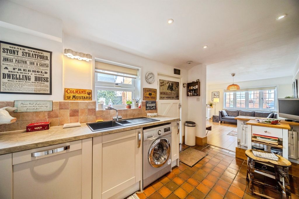 Property photo 3 of 18