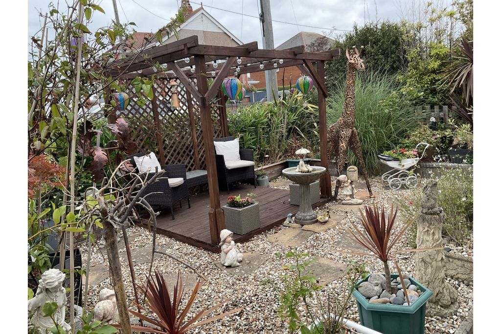 Property photo 2 of 28