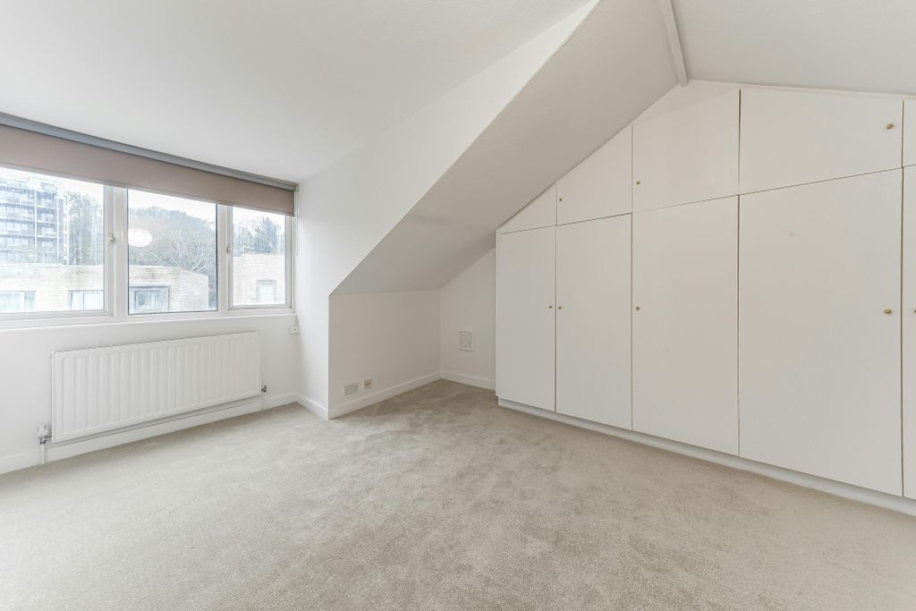 Property photo 1 of 9 Bedroom 1