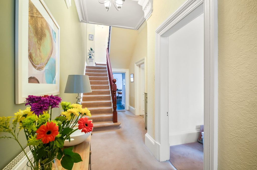 Property photo 2 of 30