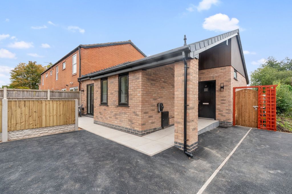 Property photo 2 of 20