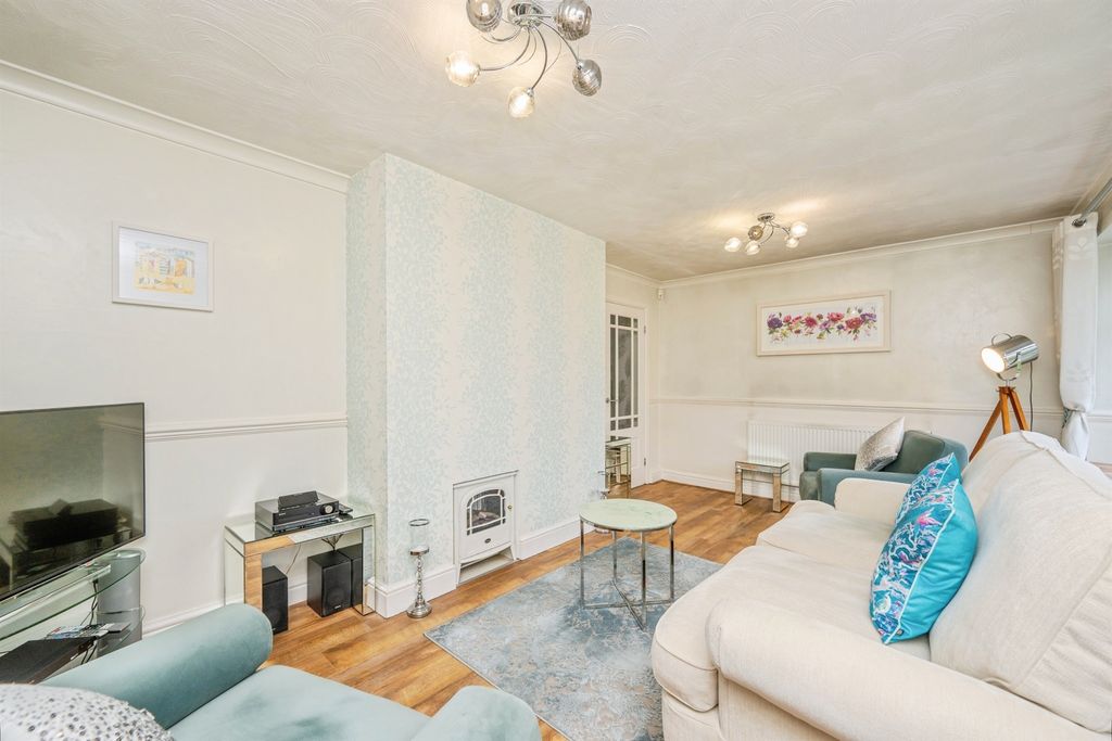 Property photo 3 of 19