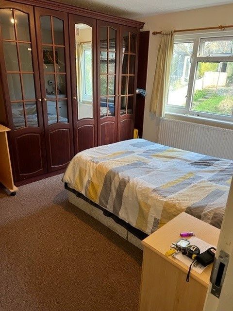 Property photo 2 of 21 Bright Double Bedroom With A Large Fitted Wardrobe...