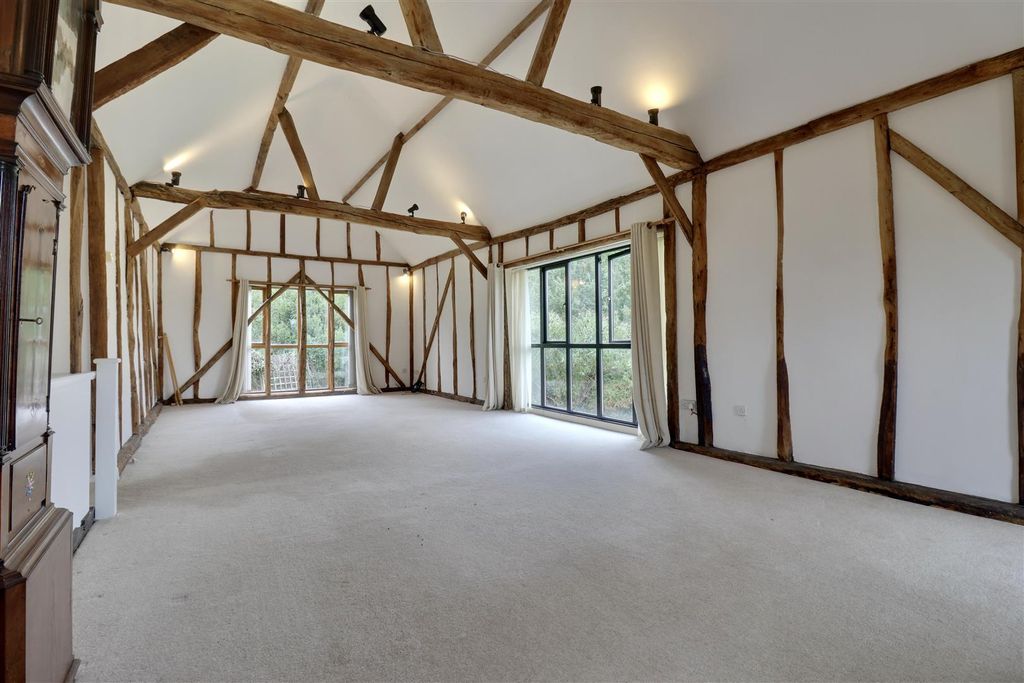 Property photo 2 of 28