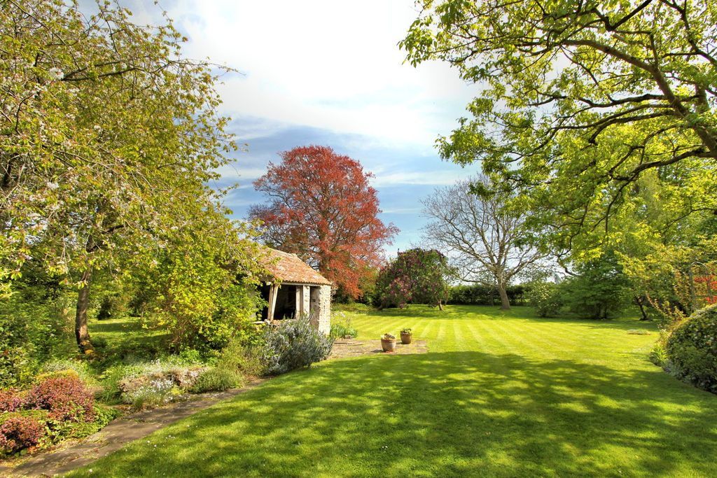 Property photo 3 of 24