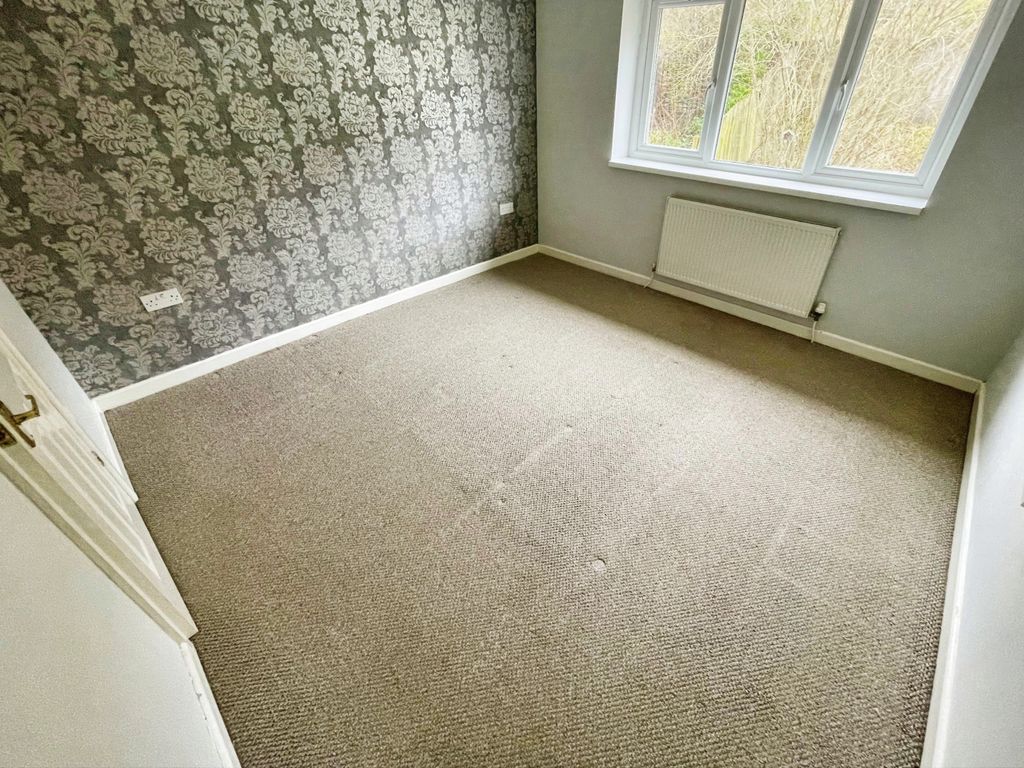 Additional image 11 of 4 bed property to rentHawthorn Glade, Abertillery NP13