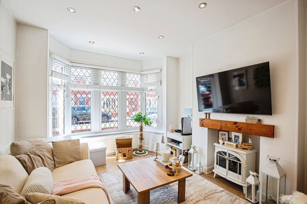Property photo 3 of 20 Pbox-Img.Jpg