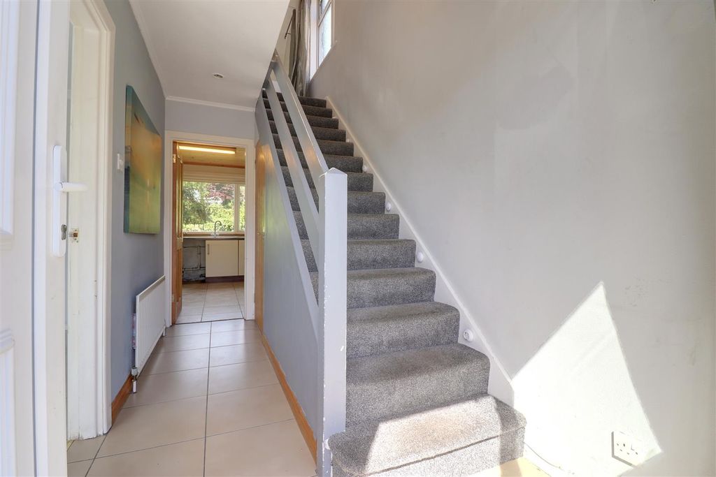 Property photo 2 of 14 Hallway
