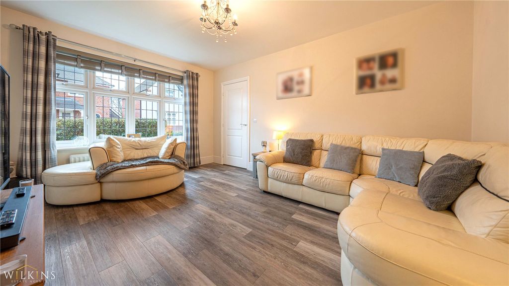 Property photo 3 of 37 Picture No. 06