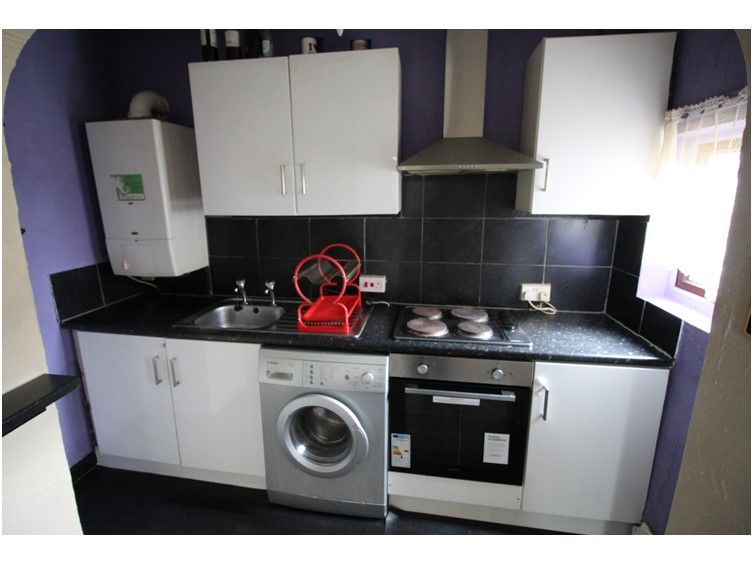 Property photo 2 of 8 Kitchen
