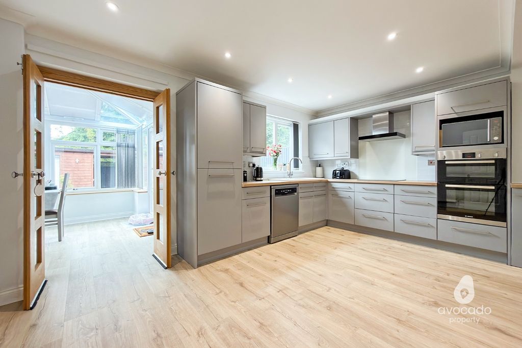 Property photo 2 of 15 5168023