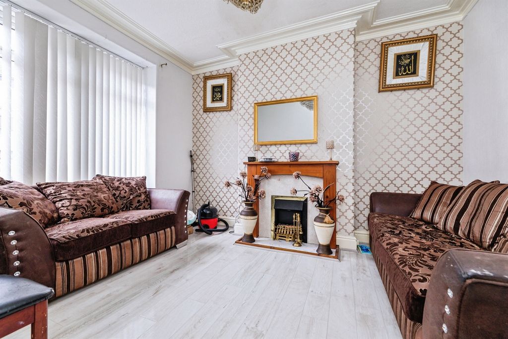 Property photo 2 of 18