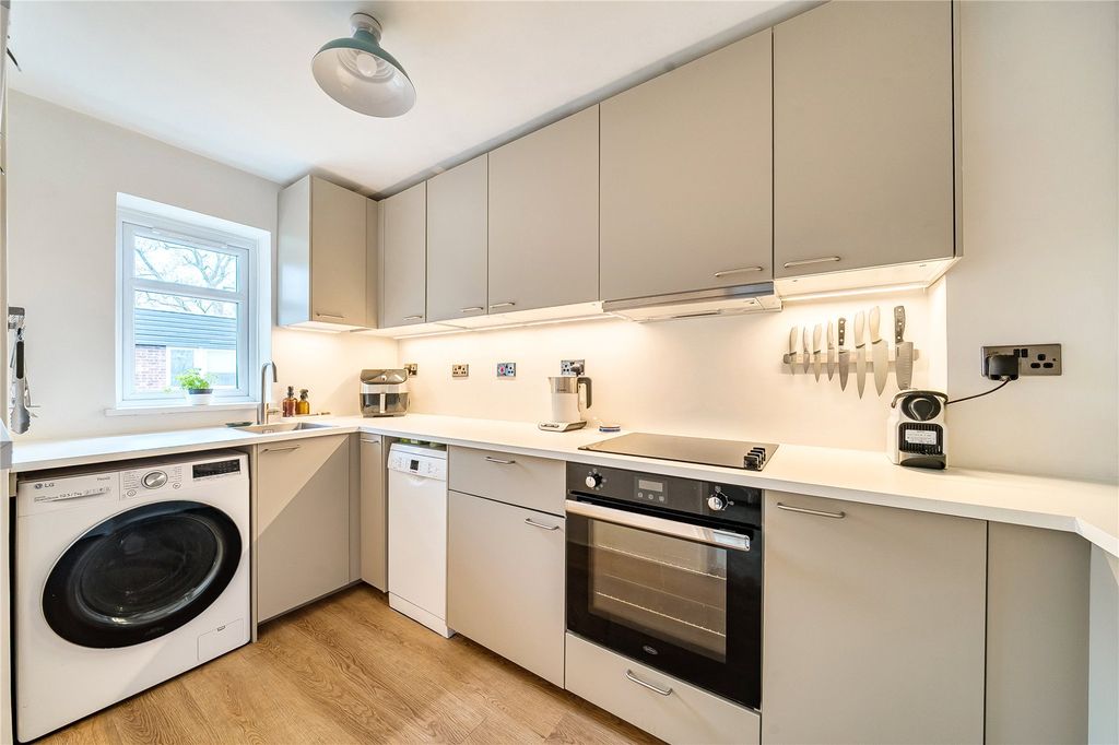 Property photo 2 of 18 Picture No. 13