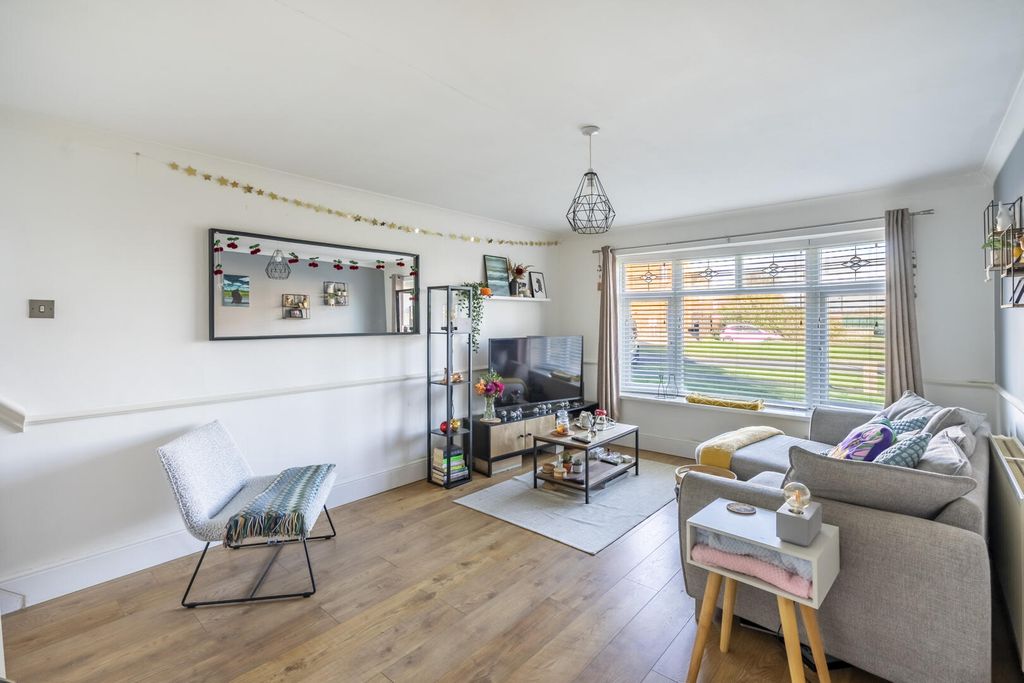 Property photo 2 of 12 Living Room