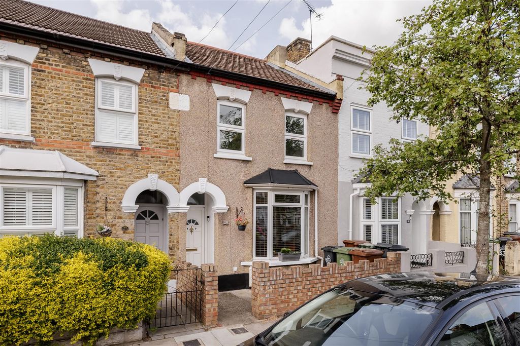 Property photo 1 of 25 Vansittart Road, E7
