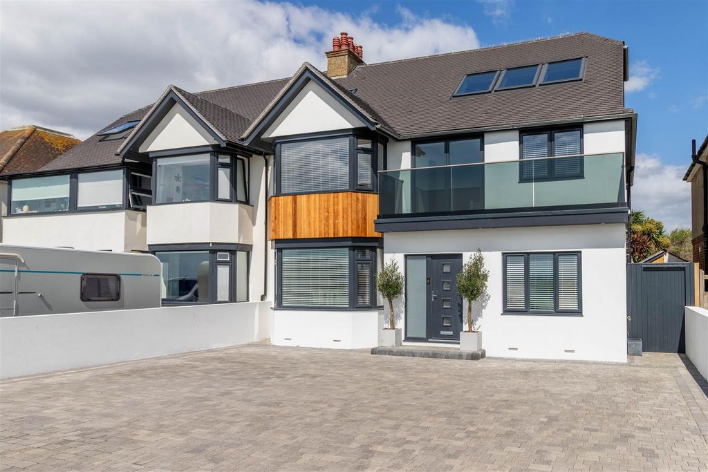 Property photo 1 of 39 Brighton Road-11.Jpg