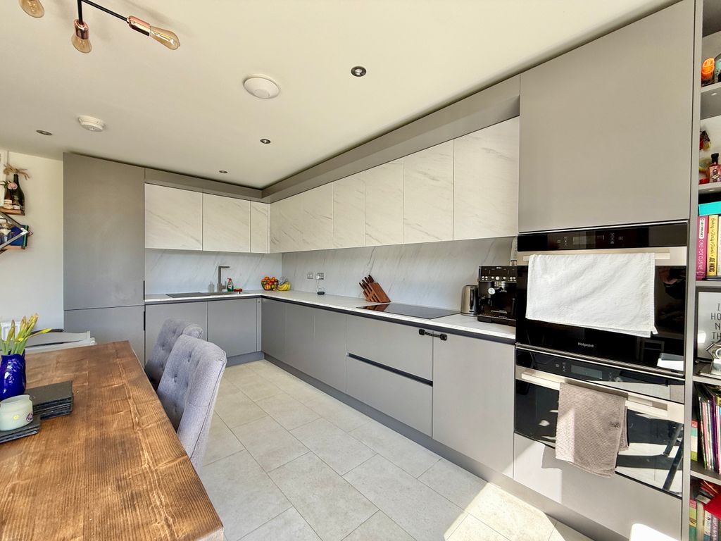 Property photo 3 of 24 Kitchen