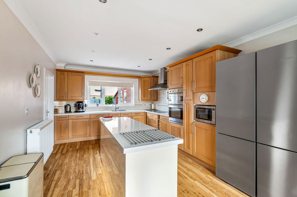 Property photo 3 of 41