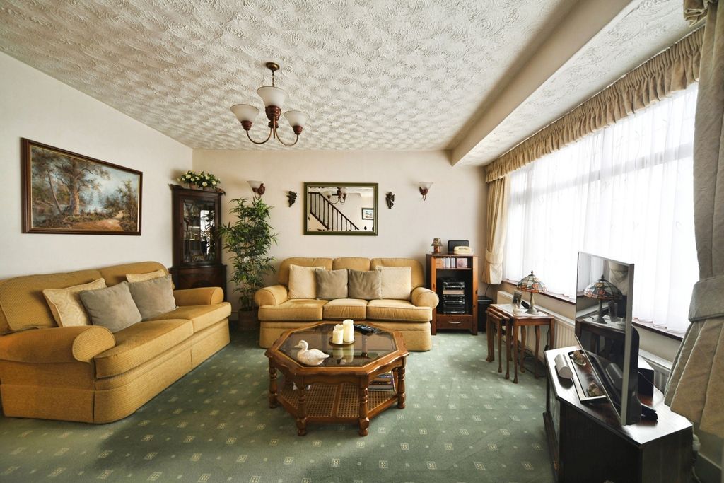 Property photo 3 of 24 Pbox-Img.Jpg