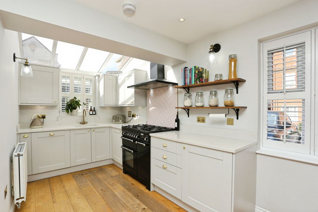 Property photo 3 of 20 Kitchen